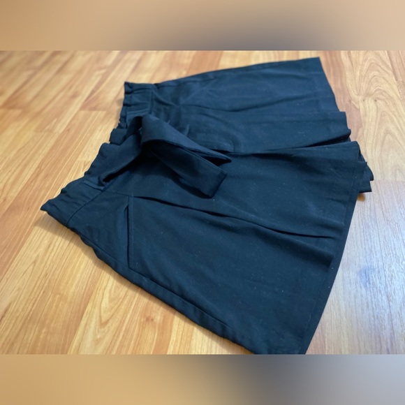 SHORTS 🖤 - Picture 3 of 9